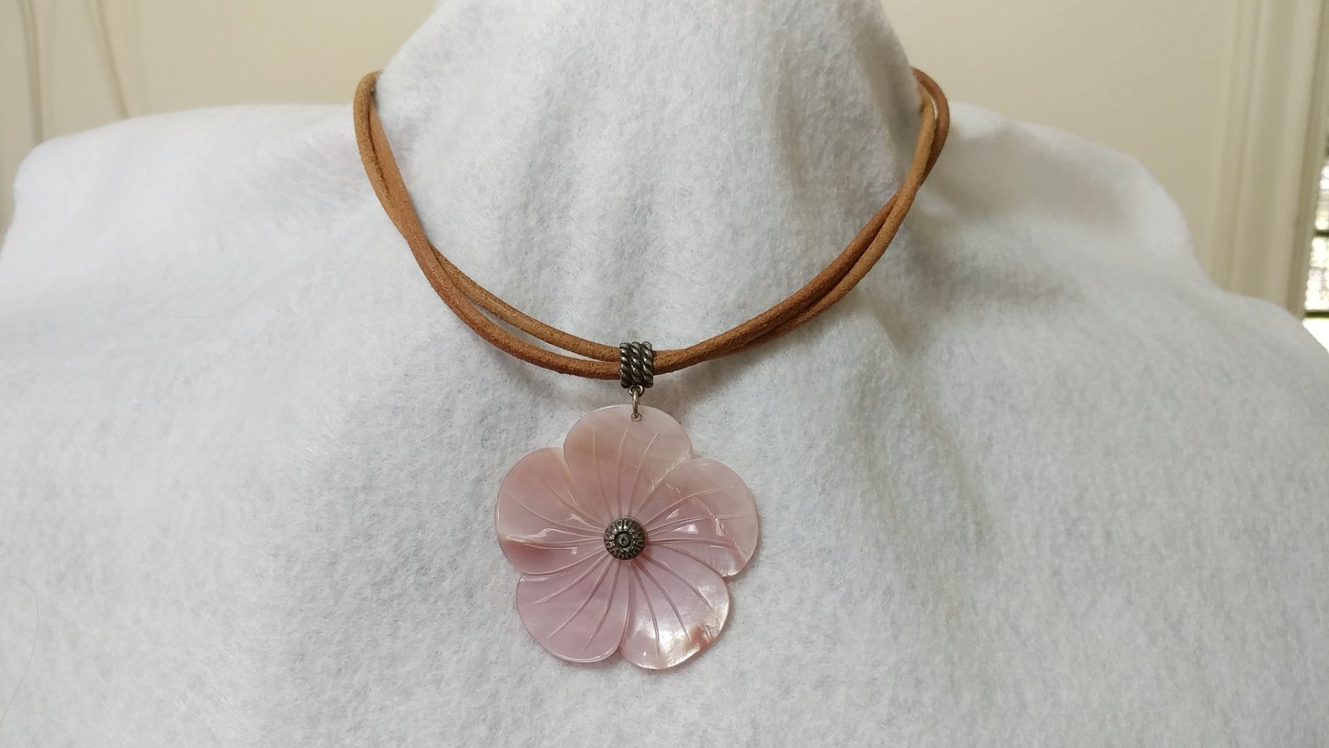 DESIGNER NECKLACE