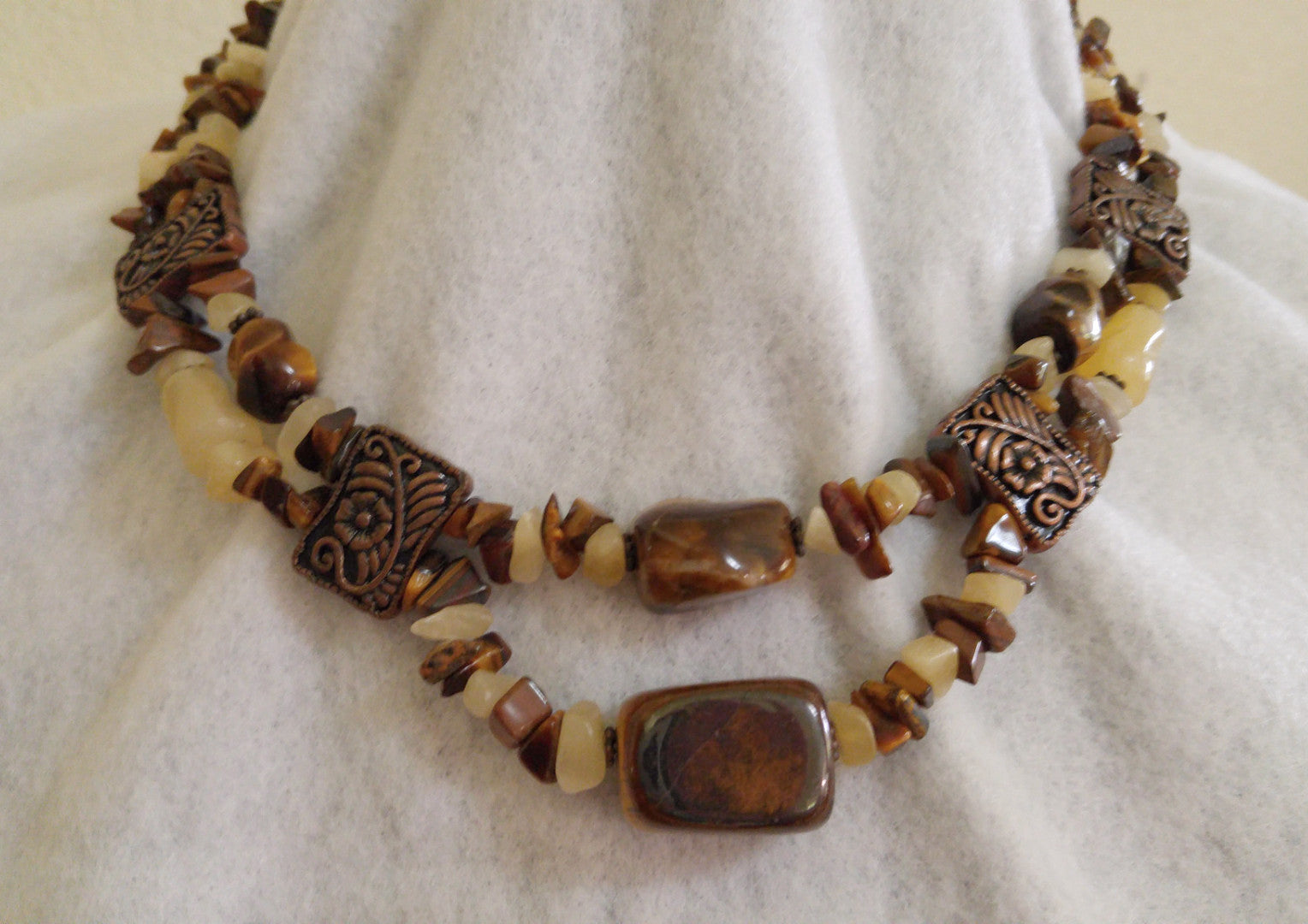 SEMI-PRECIOUS STONE NECKLACE WITH TIGER'S EYE