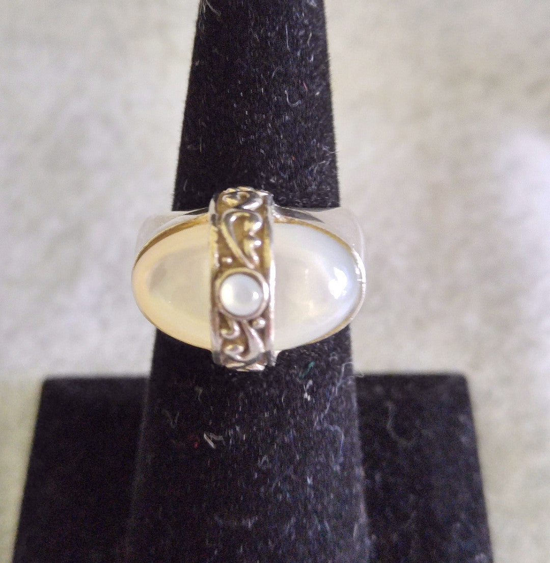 STERLING SILVER AND MOTHER OF PEARL RING