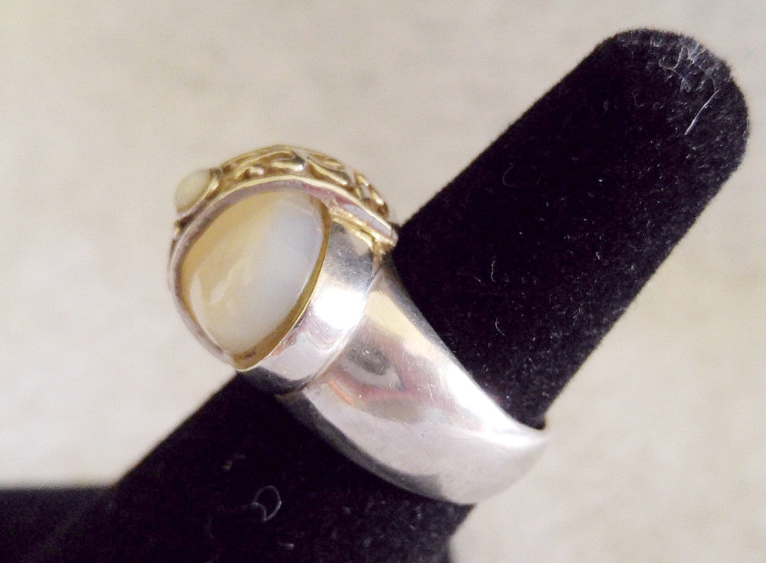 STERLING SILVER AND MOTHER OF PEARL RING