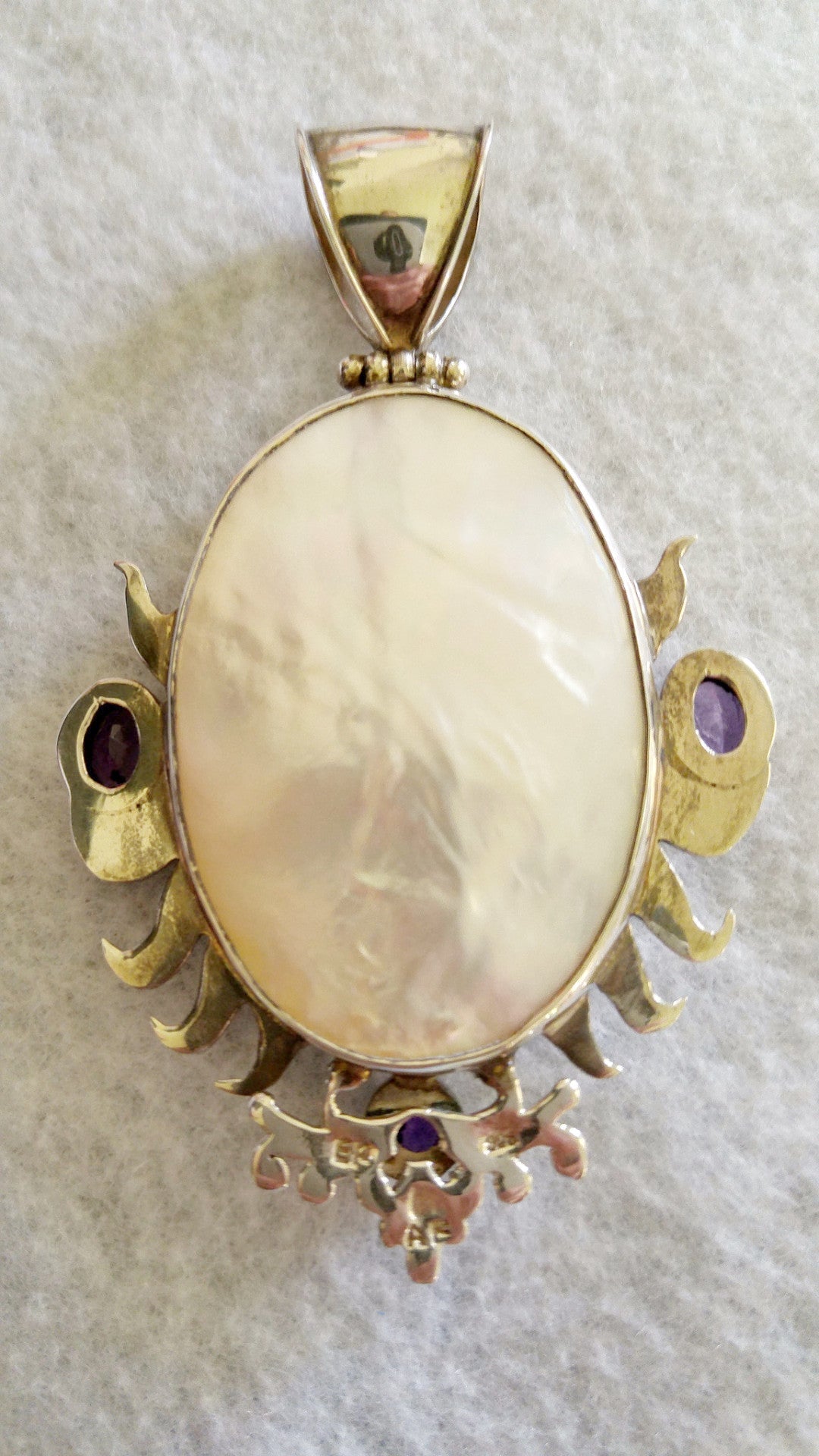 STERLING SILVER AND MOTHER OF PEARL PENDANT